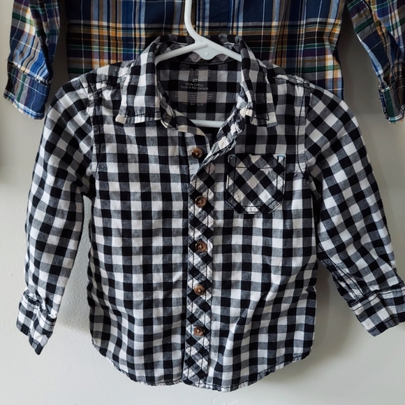 2-Pack Boy's Button Down Shirts size 2T - Picture 2 of 3